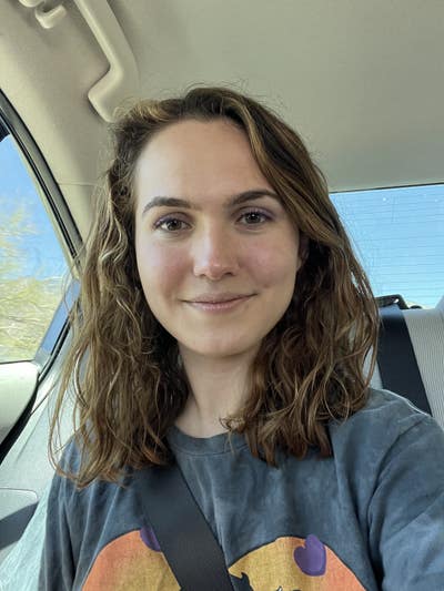 Female looking for a room in Los Angeles now Main Photo