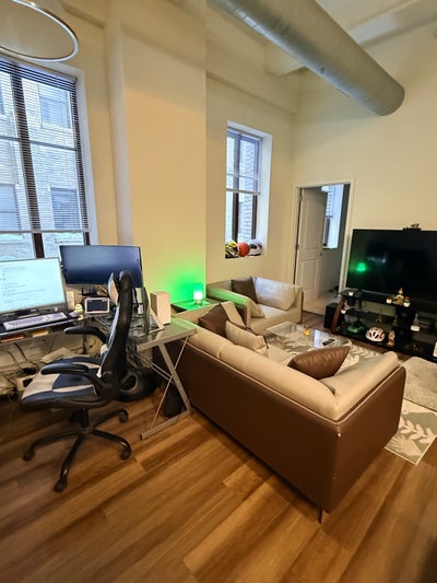 Need Professional or student roommates for 2B1B  Main Photo