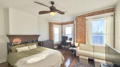 Huge 2nd Floor MSTR BR with 4 West Facing Windows Main Photo