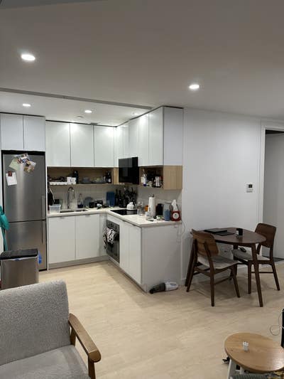 Beautiful, sunlit room for rent in Williamsburg Main Photo