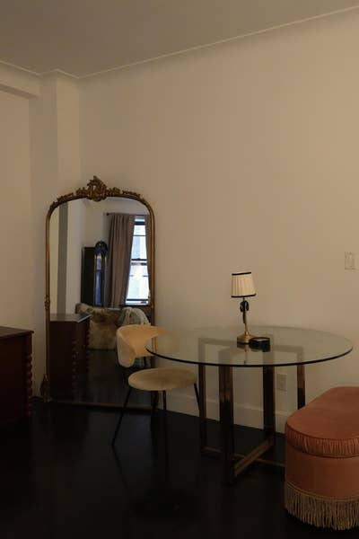 A pre-war, artfully curated designer's home Main Photo