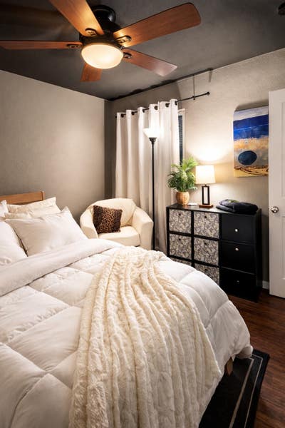 Furnished room in a safe gated community Main Photo