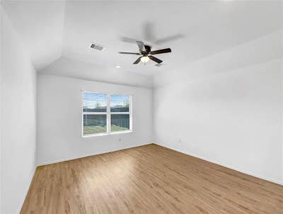 Private room & Bathroom | utilities & parking Main Photo