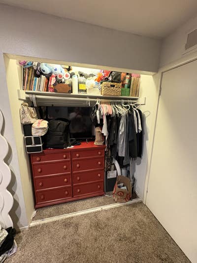 Room for rent in a four bedroom house  Main Photo