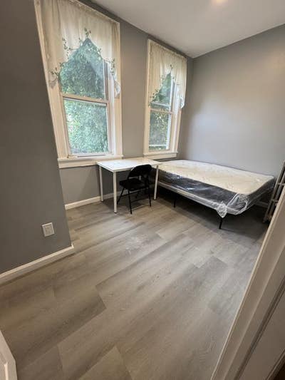 Renovated 2025 -. FREE Laundry! Close to PATH Main Photo