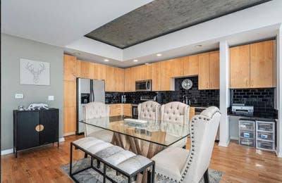 Enjoy modern urban living and sophistication at it Main Photo