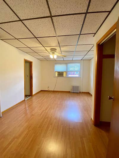 Master Bed w/Private Bath 8 mins walk from PATH  Main Photo