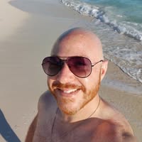 Professional Male seeks a small or large room Main Photo