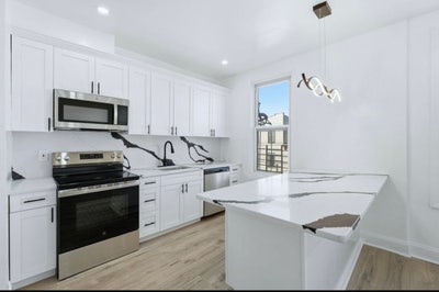 Rooms in newly renovated apartment  near Manhattan Main Photo