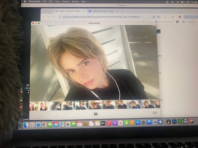 Woman looking for a room in Los Angeles Main Photo