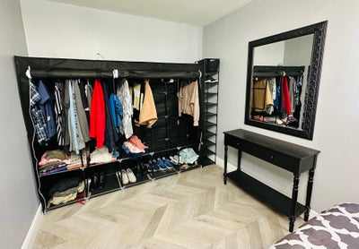 Extra large bedroom with seating area 4 rent! Main Photo