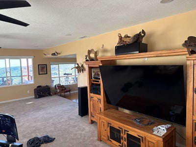 Spacious home vineyard, great views, wraparound pa Main Photo