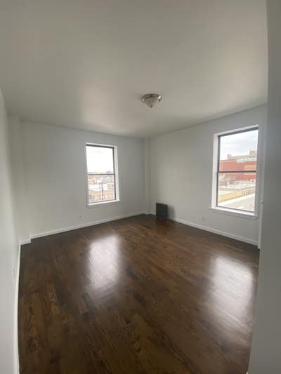 Room Available in Washington Heights - Late March Main Photo