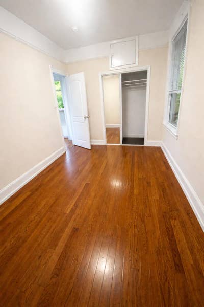 Rent large room in Jackson Heights, for a lady.  Main Photo