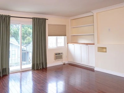 Room with Private Bath in Beach Neighborhood Main Photo