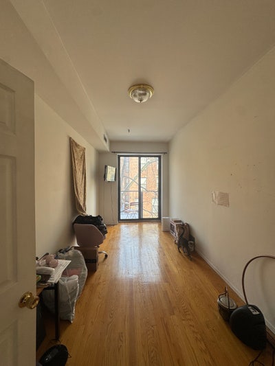 Room with balcony access Main Photo