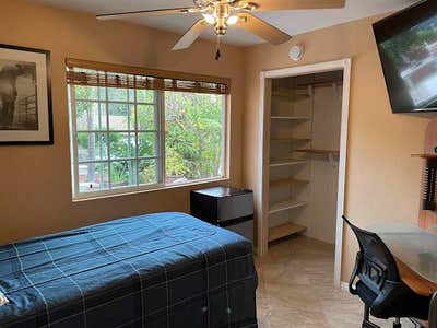 Furnished room in single family home with pool Main Photo