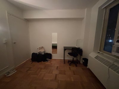 Bedroom in Stuytown Main Photo