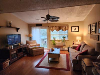 Beautiful and rare Executive Condo in River Run_Ne Main Photo