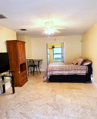 West Boca Raton Large Efficiency Studio for rentM Main Photo