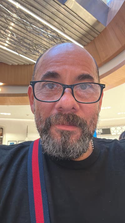 Professional Male seeks a small or large room Main Photo