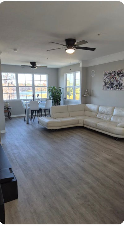 Private Room/Bath Overlooking Lake+Utilities Main Photo