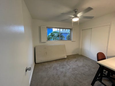 Large Furnished room 4 blocks to beach Main Photo