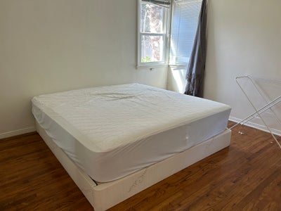 Private room with High quality King Size Bed  Main Photo