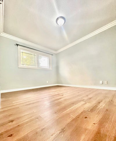 Beautiful Room with shared Brand-New Bathroom Main Photo