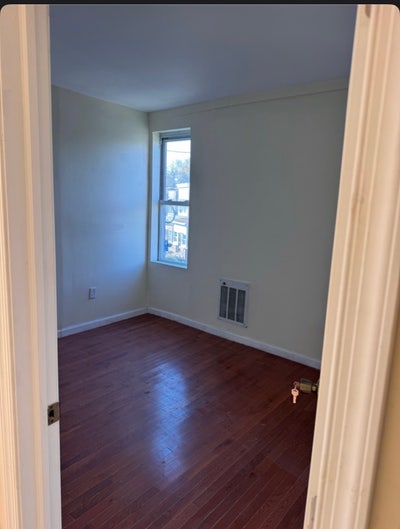 Beautiful quiet neighbourhood  Main Photo