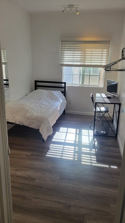 Clean and quiet one‑room for rent in k-town LA Main Photo