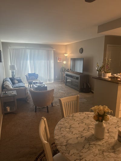 Apartment Bedroom for rent Main Photo