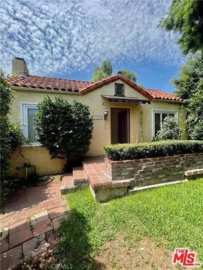 Spacious House on Genesee Ave Main Photo