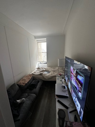 Small Room in Midtown  Main Photo