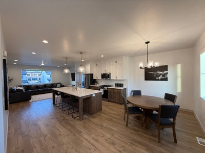 Rooms Available - Quiet Townhome - Utilities Inclu Main Photo