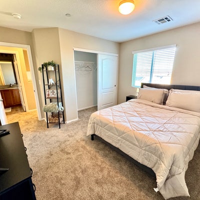 Live in centennial Hills-Move in Ready!  Main Photo