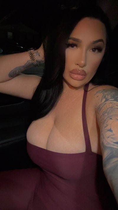 Responsible woman looking for a room in Burbank Main Photo