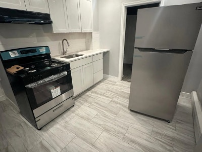 Beautifully Newly Renovated Apartment Main Photo