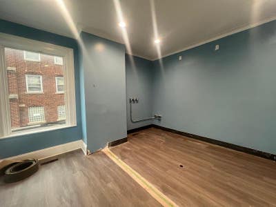 Rooms for Rent — 212 East Aveelyriaoh  Main Photo