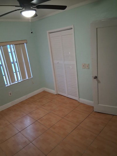 Charming Single Room in North Miami | Available 02 Main Photo