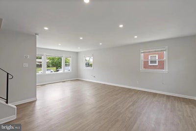 Looking for woman roommate for a house in Oxon hil Main Photo