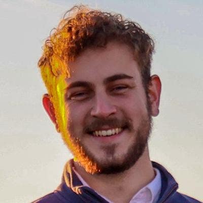 Professional Male seeks a large room Main Photo