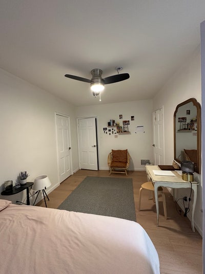 Private bedroom with bathroom and parking in BH Main Photo