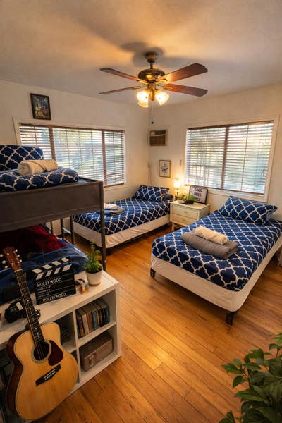 $350 Shared Co-Living Rooms Available in Hollywood Main Photo