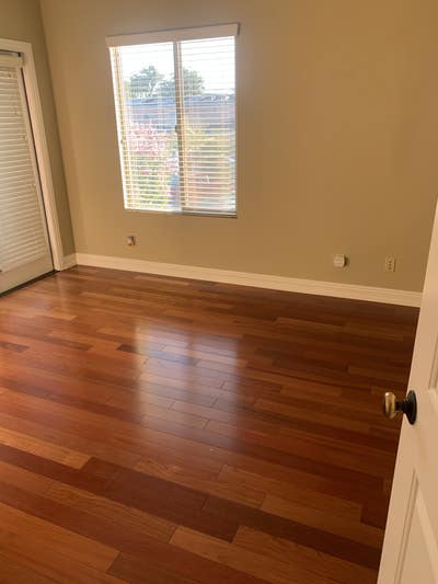 Clean Private bedroom w/balcony and closet  Main Photo