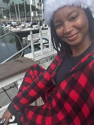 Woman looking for a room in LA or Long Beach Main Photo