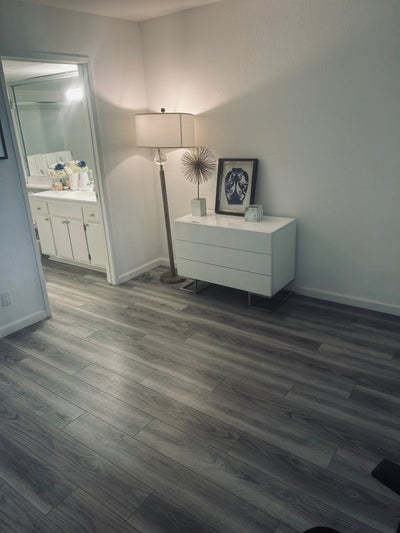 Beauiful Luxury 1 BR 1.5 Miles from Huntingon Bch. Main Photo