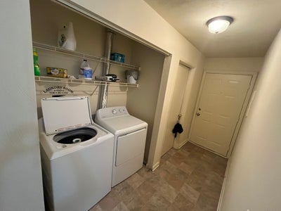Affordable 1 bedroom to rent in 4 bed apmt Main Photo
