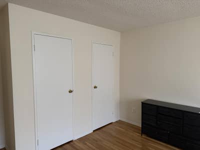 Modern Large Room with AC & Heater – Safe & Quiet  Main Photo