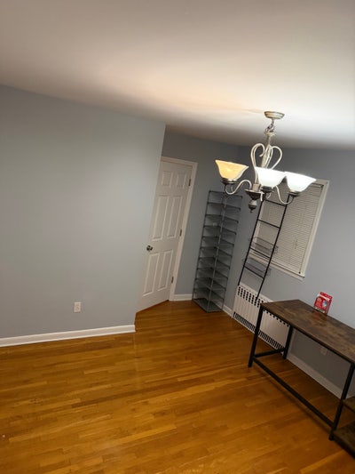 Medium size room some utilities included  Main Photo